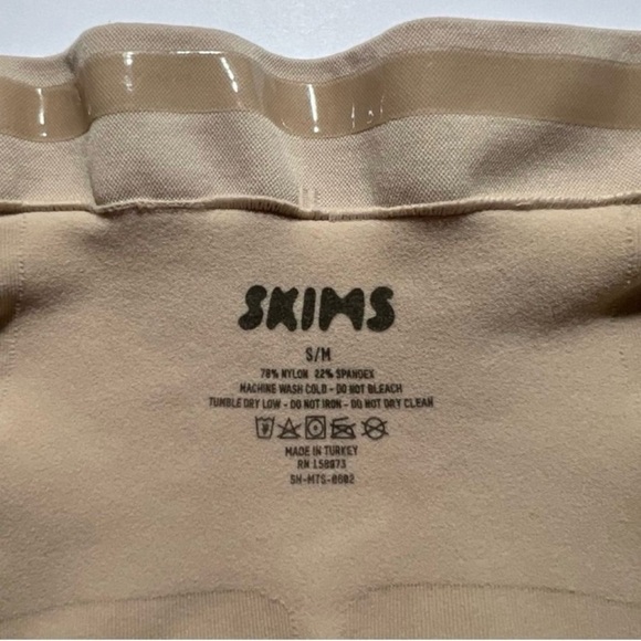 SKIMS Sculpt Short Mid Thigh W/ Open Gusset in Clay - Picture 3 of 6